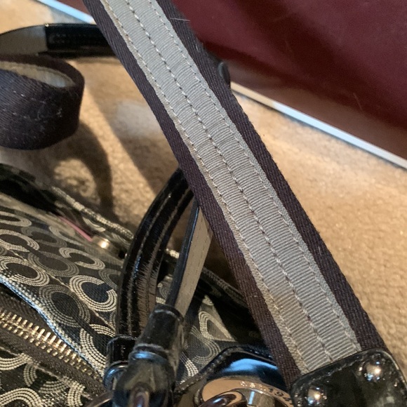 XL COACH leather logo handbag full of  pockets inside and out. LIKE BRAND NEW! - Picture 8 of 15